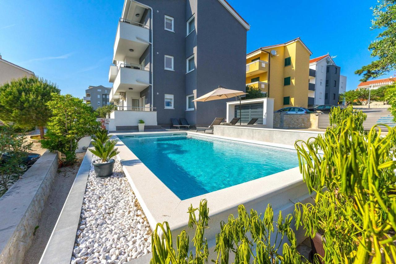 Summer Breeze Pool Apartments Novalja Extérieur photo