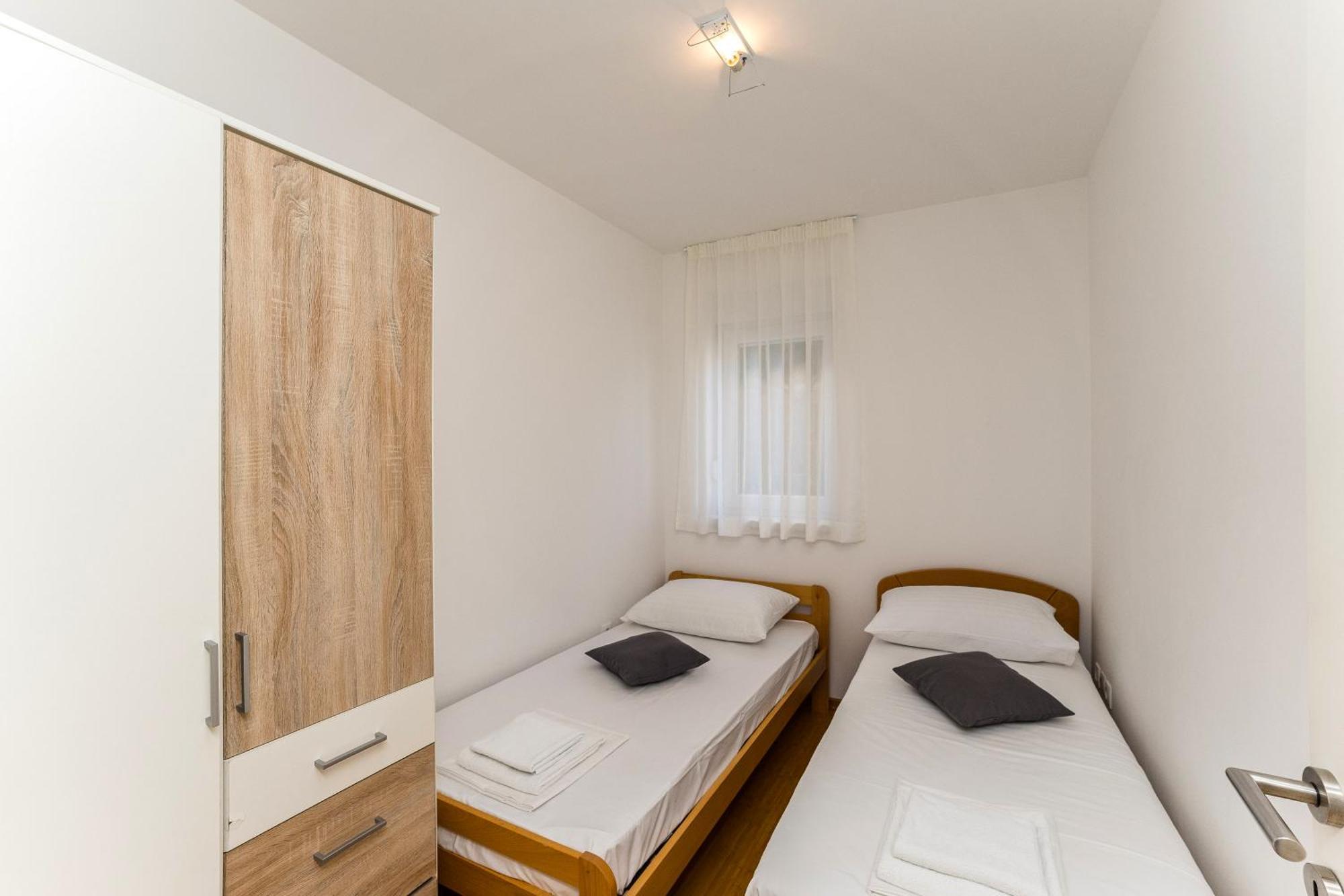 Summer Breeze Pool Apartments Novalja Chambre photo